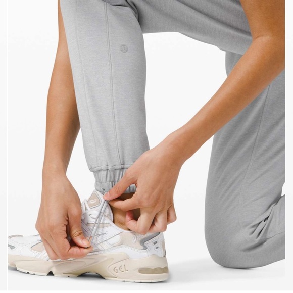 Lululemon 🍋 Ready to Rulu Jogger Cinch Color: Heathered Silver Drop - Picture 3 of 15